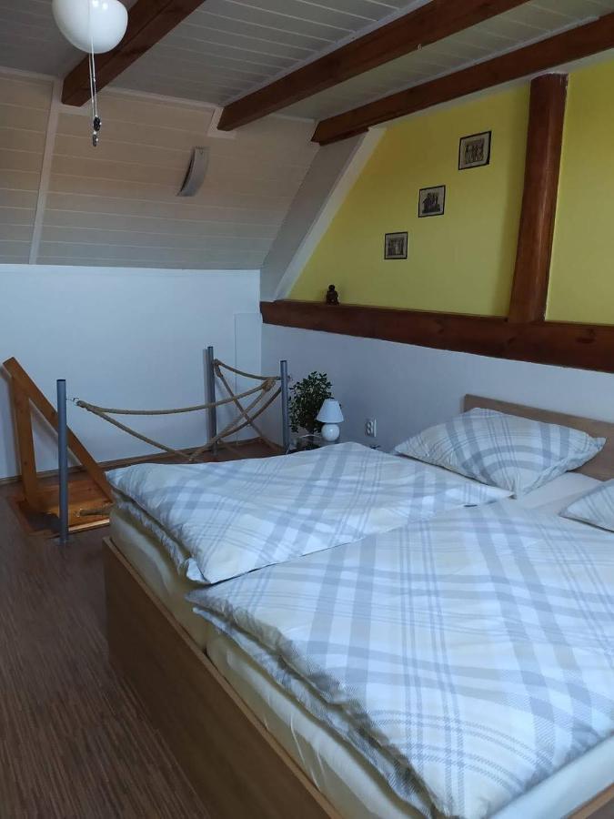 Apartman Na Statku Apartment Klec Екстериор снимка